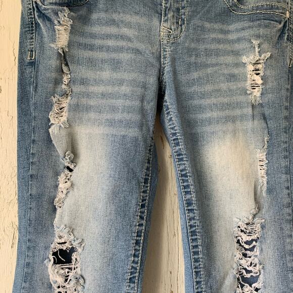 Ariya jeans embroidered destroyed crops raw cuffed gems light wash - Picture 3 of 10